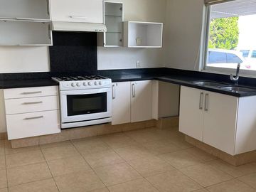 VENTA DE CASA EN RESIDENCIAL BOSQUE DE SAUCES EN METEPEC