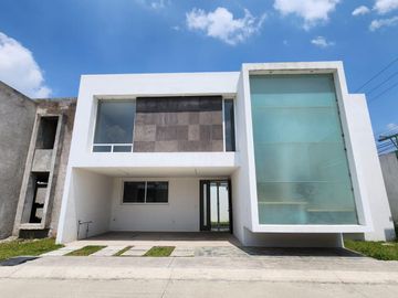 Casa en condominio en venta, San Mateo Atenco, Toluca, Edo. de México.