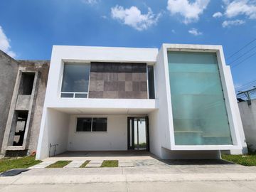 Casa en condominio en venta, San Mateo Atenco, Toluca, Edo. de México.