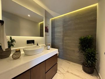Espectacular PENTHOUSE en VENTA de 2 niveles, vista al mar, 3 recamaras, sala de TV y terraza