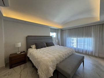 Espectacular PENTHOUSE en VENTA de 2 niveles, vista al mar, 3 recamaras, sala de TV y terraza