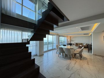 Espectacular PENTHOUSE en VENTA de 2 niveles, vista al mar, 3 recamaras, sala de TV y terraza