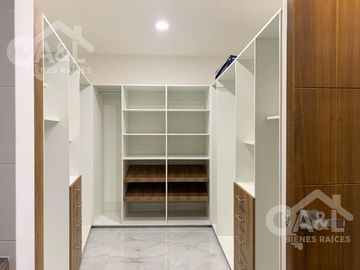 Casa Moderna en Venta Fraccionamiento Cumbres