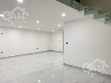 Casa Moderna en Venta Fraccionamiento Cumbres