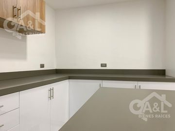 Casa Moderna en Venta Fraccionamiento Cumbres