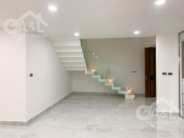 Casa Moderna en Venta Fraccionamiento Cumbres