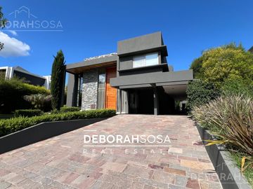 Casa en Venta 8 Amb con Pileta Barrio Septiembre Escobar Zona Norte