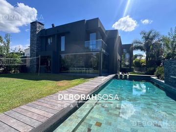 Casa en Venta 8 Amb con Pileta Barrio Septiembre Escobar Zona Norte