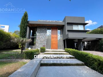 Casa en Venta 8 Amb con Pileta Barrio Septiembre Escobar Zona Norte