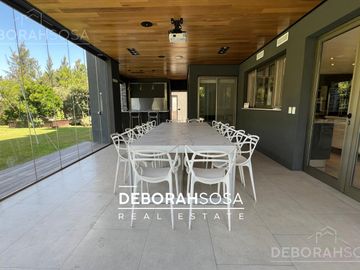 Casa en Venta 8 Amb con Pileta Barrio Septiembre Escobar Zona Norte
