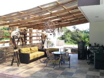 EXCEPCIONAL CASA  CON ALBERCA Y PANELES SOLARES EN RENTA O VENTA EN COL. JARDINES