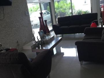 EXCEPCIONAL CASA  CON ALBERCA Y PANELES SOLARES EN RENTA O VENTA EN COL. JARDINES