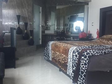 EXCEPCIONAL CASA  CON ALBERCA Y PANELES SOLARES EN RENTA O VENTA EN COL. JARDINES