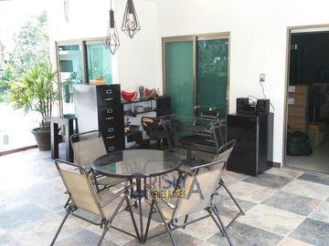 EXCEPCIONAL CASA  CON ALBERCA Y PANELES SOLARES EN RENTA O VENTA EN COL. JARDINES
