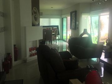 EXCEPCIONAL CASA  CON ALBERCA Y PANELES SOLARES EN RENTA O VENTA EN COL. JARDINES