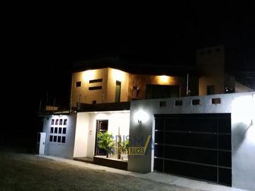 EXCEPCIONAL CASA  CON ALBERCA Y PANELES SOLARES EN RENTA O VENTA EN COL. JARDINES