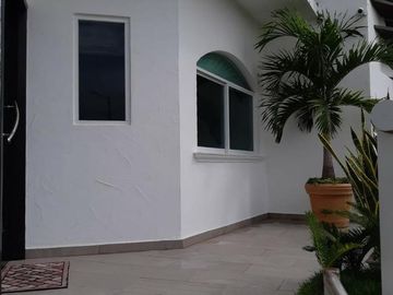 PLAYAS DEL CONCHAL, Casa en VENTA de 3 recamaras y 3 niveles con alberca!!!!