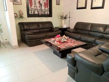 Excelente Casa con dos departamentos de dos niveles cada uno, muy cerca de Churubusco