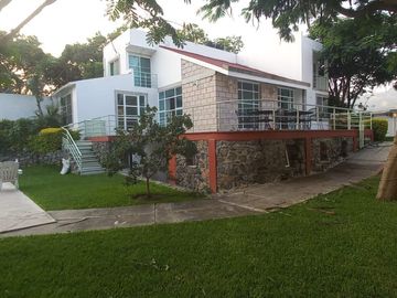 CASA EN PEDREGAL DE LAS FUENTES