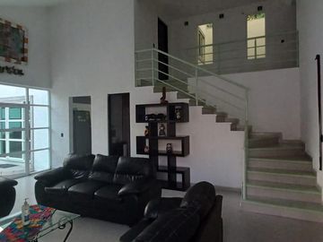 CASA EN PEDREGAL DE LAS FUENTES