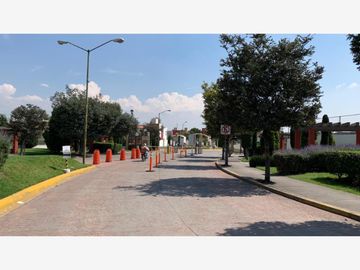 VENTA DE CASA EN FRACCIONAMIENTO VILLA TOSCANA EN TOLUCA