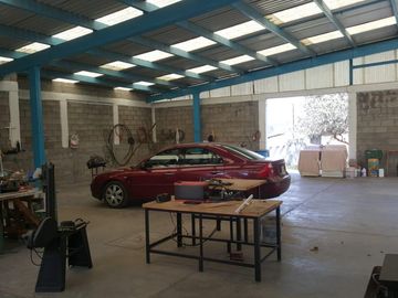Nave Industrial con casa habitación - Santa Cruz Chignahuapan Lerma