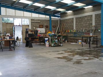 Nave Industrial con casa habitación - Santa Cruz Chignahuapan Lerma