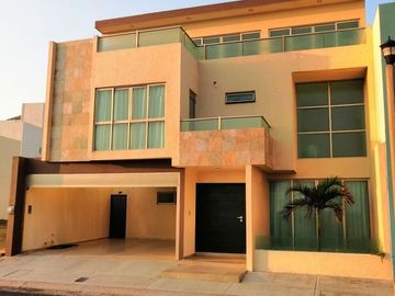 LOMAS DEL SOL, Casa en VENTA con alberca, roof garden, terraza y gimnasio