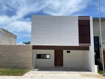 Casa en Fraccionamiento Bosques de Conkal
