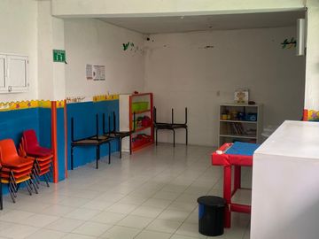 RENTA DE CASA EN LERMA PARA GUARDERIA, CONSULTORIOS, OFICINAS