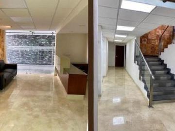 Casa con uso de suelo para oficinas en Altavista disponible segundo piso