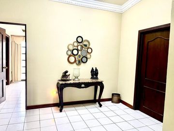 CASA VENTA cerca revolucion CONTRY LA ESCONDIDA GUADALUPE