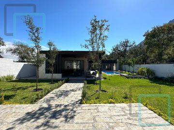 CASA EN VENTA EN RESIDENCIAL LOS ALTARES ZONA CARRETERA NACIONAL ALLENDE