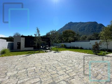 CASA EN VENTA EN RESIDENCIAL LOS ALTARES ZONA CARRETERA NACIONAL ALLENDE