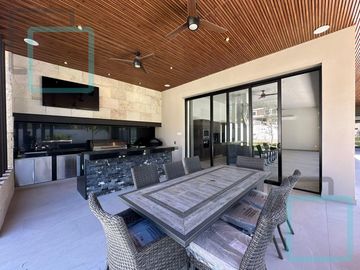 CASA EN VENTA EN RESIDENCIAL LOS ALTARES ZONA CARRETERA NACIONAL ALLENDE
