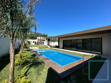 CASA EN VENTA EN RESIDENCIAL LOS ALTARES ZONA CARRETERA NACIONAL ALLENDE