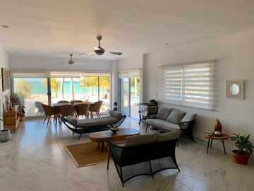Departamento en planta baja frente al mar  en VENTA 3 recamaras