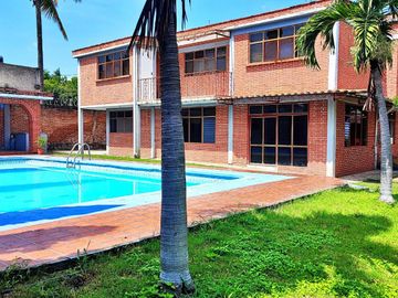 Venta Casa con Alberca, en Cuautla Morelos