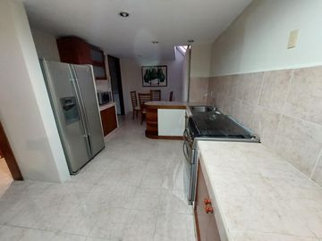 Casa en venta de un nivel con tres habitaciones y jardín en Ixtulco, Tlaxcala.
