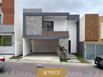 Casa en venta Alvarado, Lomas Residencial
