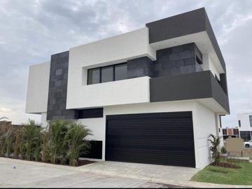 PUNTA TIBURON, Casa en VENTA con ALBERCA y espectacular vista a la laguna y al mar