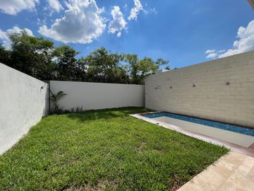 Casa en  Venta en Mérida en Privada 4 recámaras lista para entrega