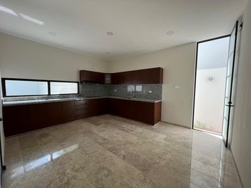 Casa en  Venta en Mérida en Privada 4 recámaras lista para entrega