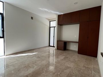 Casa en  Venta en Mérida en Privada 4 recámaras lista para entrega