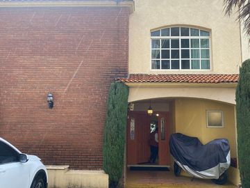 VENTA DE CASA EN FRACCIONAMIENTO HACIENDA DEL BOSQUE EN METEPEC
