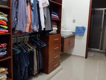 LOMAS DIAMANTE, Casa en VENTA con jardín
