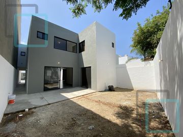 CASA EN VENTA VALLE DE CRISTAL ZONA CARRETERA NACIONAL MONTERREY