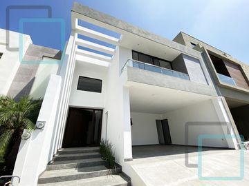 CASA EN VENTA VALLE DE CRISTAL ZONA CARRETERA NACIONAL MONTERREY