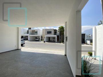 CASA EN VENTA VALLE DE CRISTAL ZONA CARRETERA NACIONAL MONTERREY
