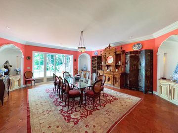 CASA EN VENTA EN LOMAS DE CUERNAVACA 4 RECAMARAS JARDIN Y ALBERCA